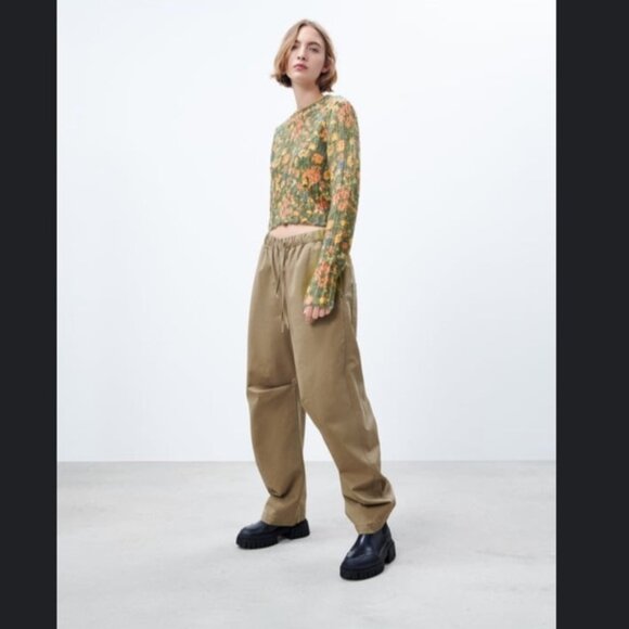 SOLD Zara Women's Floral Wool Blend Knit Cropped Sweater size M - Picture 2 of 10